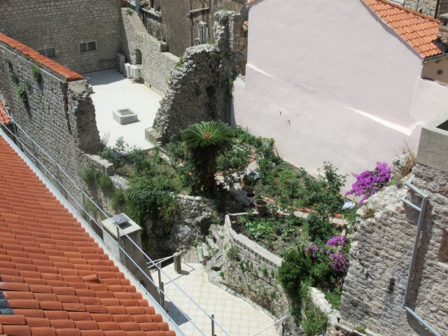 Fraaie binnentuin in Oud Dubrovnik